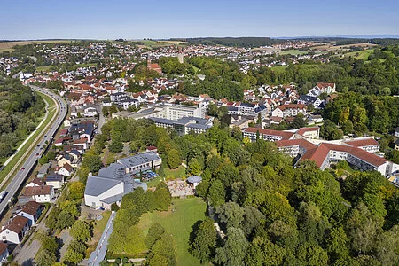 Luftaufnahme Asklepios Klinikum Bad Abbach - Fachkrankenhaus für Orthopädie und Rheumatologie Kaiser-Karl-V.-Allee 3 93077 Bad Abbach Foto: altrofoto.de