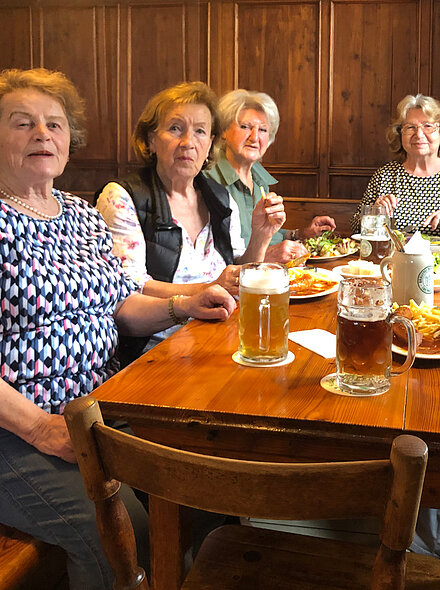 Mitglieder des Stammtisches im Bad Abbacher Ortsteil Oberndorf