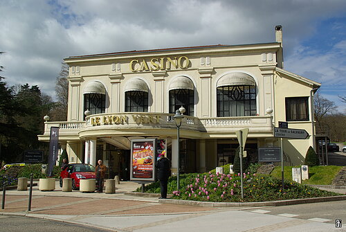 Außenansicht des Casinos in Charbonnières-les-Bains