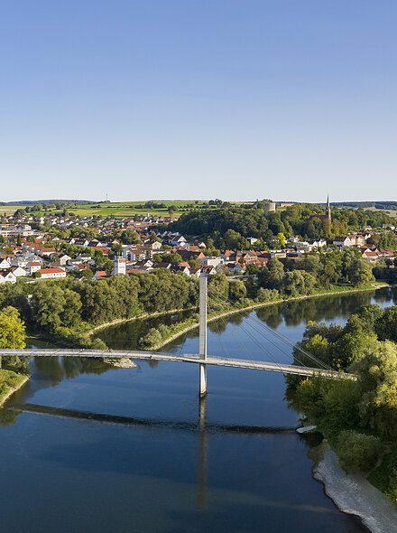 Luftaufnahme der Fußgängerbrücke Charbonnieres-les-Bains