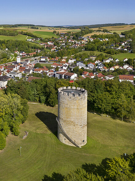 Luftaufnahme Burgberg mit Heinrichsturm und Kirche St. Nikolaus