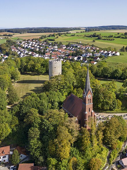 Luftaufnahme Burgberg mit Heinrichsturm und Kirche St. Nikolaus