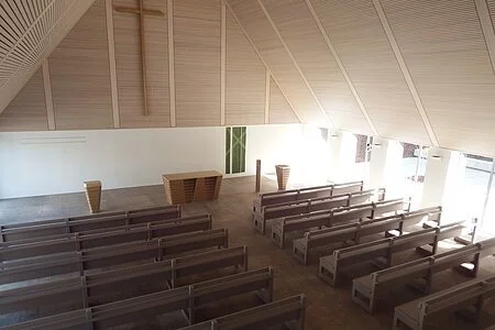 Innenansicht der Evangelischen Kreuzkirche Bad Abbach