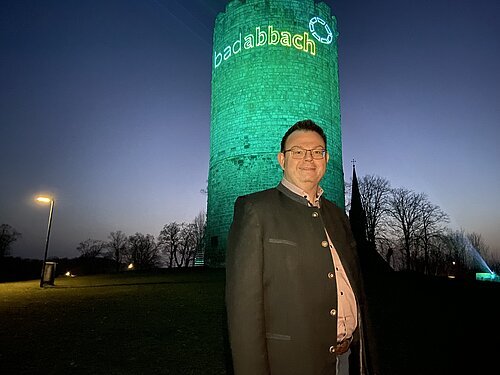 Bürgermeister vor Heinrichsrturm mit Projektion
