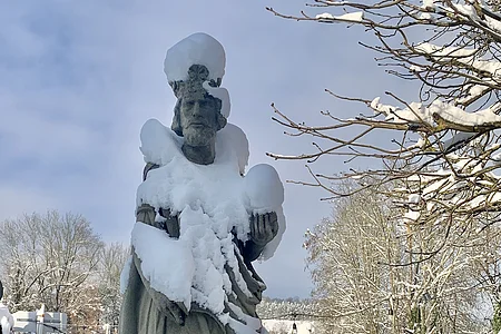 Denkmal Kaiser Heinrich II. Am Markt im Winter