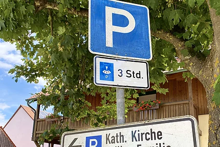 Parkplatz kath. Kirche Heilige Familie