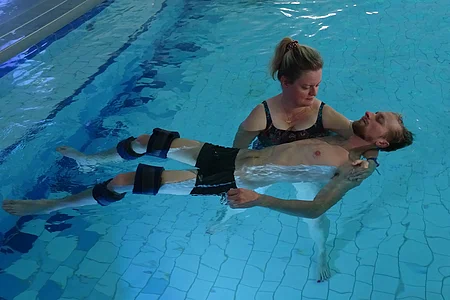 Wasser Shiatsu ist eine Methode zur Entspannung von Körper Geist und Seele. Sie holt uns an unserem ursprünglichsten Ort ab. Im warmen Wasser.