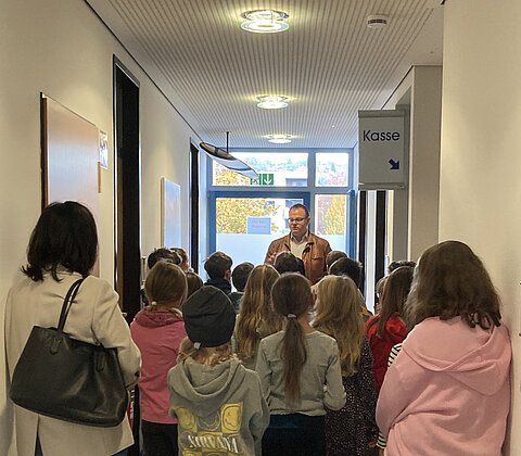 HSU im Rathaus 4. Klassen der Angrüner Grundschule Bad Abbach im Rahmen des Heimat- und Sachkundeunterrichtes im Rathaus