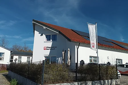 Gebäude der Caritas Tagespflege Bad Abbach von außen fotografiert.