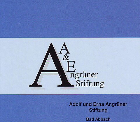 Logo der Adolf und Erna Angrüner Stiftung mit Text auf blauem Hintergrund