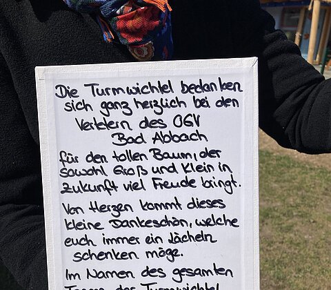 OGV spendet Platane an Kinderkrippe Turmwichtl