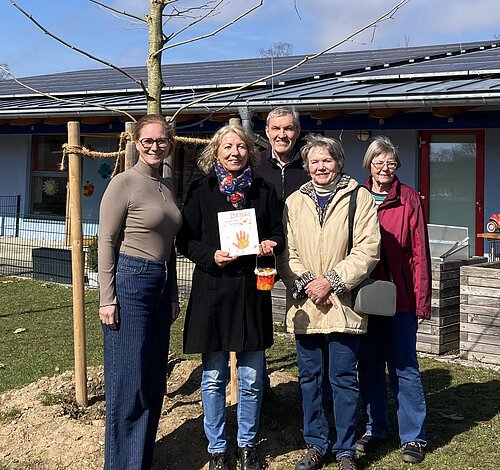 OGV spendet Platane an Kinderkrippe Turmwichtl