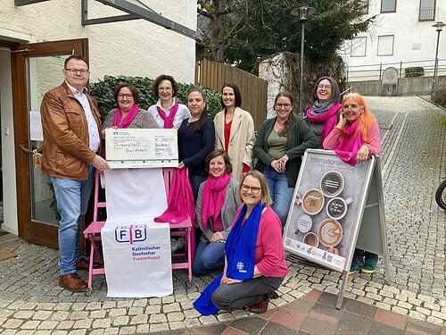 KDFB spendet 500 Euro an den Jugendtreff Bad Abbach