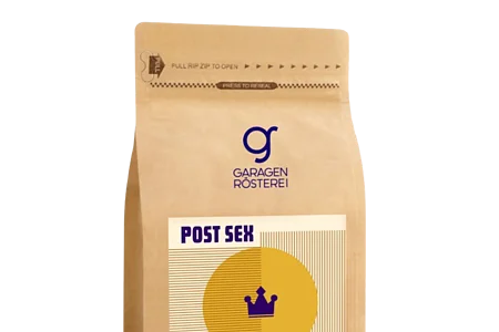 Braune Kaffeeverpackung mit Aufschrift „Post Sex“ und „Cafe Crema Blend“ von Garagen Rösterei, 500 g.