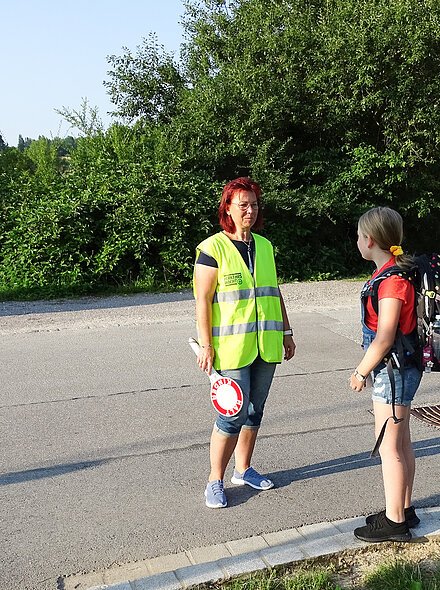 Schülerlotsen Bad Abbach Schülerlotsin bei der Arbeit